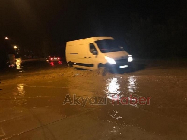Yağcılar Deresi taştı, sokaklar sular altında
