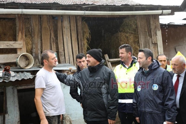 Vali Kaldırım Akyazı'da sel bölgesinde