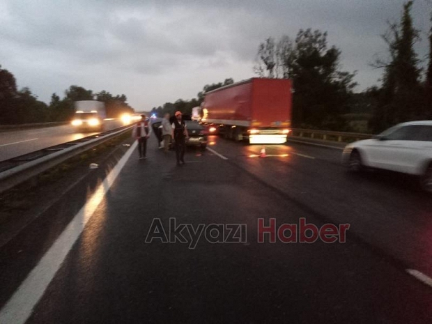 TEM'de 7 araç birbirine girdi; 1'i ağır 4 yaralı