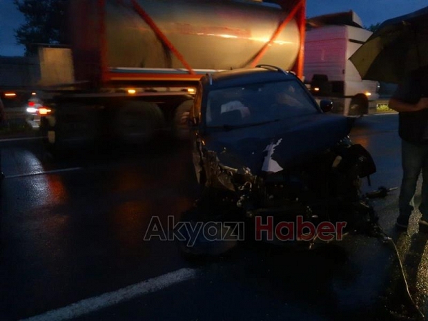 TEM'de 7 araç birbirine girdi; 1'i ağır 4 yaralı