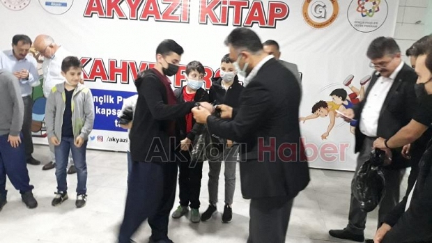 Akyazı Kitap Kahve Projesi'nin açılışı yapıldı