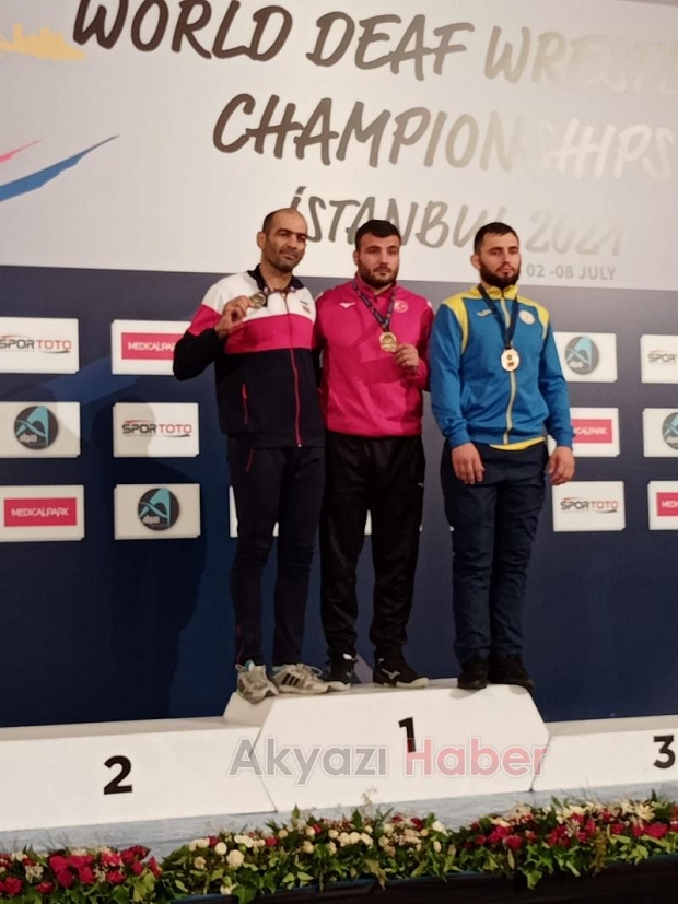 Akyazılı güreşçi Dünya Şampiyonu oldu