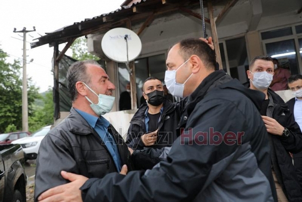 Selde hayatını kaybeden Özkul'un ailesini ziyaret etti
