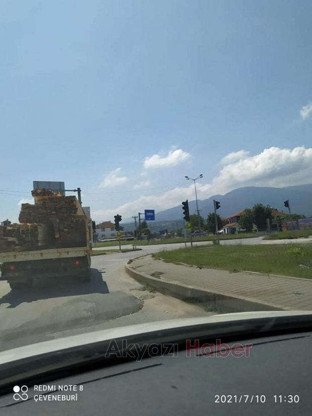 Yanmayan ışıklar kazaya davetiye çıkarıyor