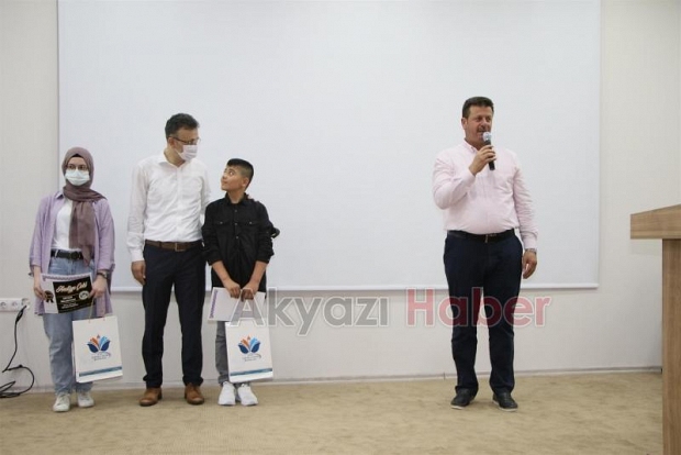 LGS'da başarı gösteren öğrenciler ödüllendirildi