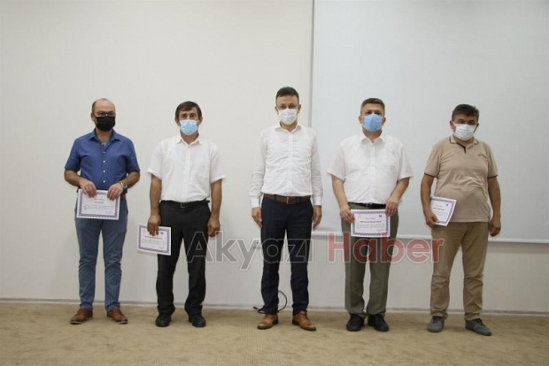 LGS'da başarı gösteren öğrenciler ödüllendirildi