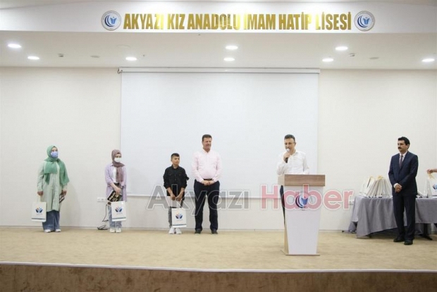 LGS'da başarı gösteren öğrenciler ödüllendirildi