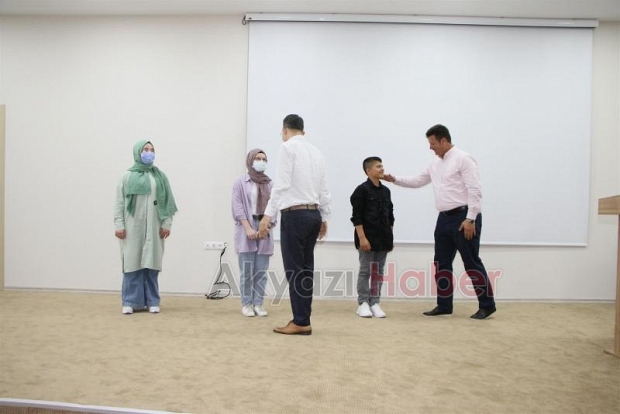 LGS'da başarı gösteren öğrenciler ödüllendirildi