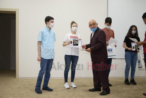 LGS'da başarı gösteren öğrenciler ödüllendirildi