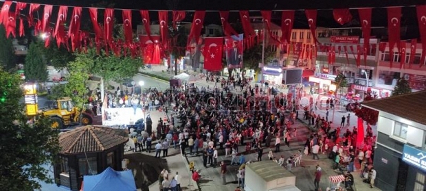 15 Temmuz destanının 5. yılında Akyazılılar meydanı doldurdu