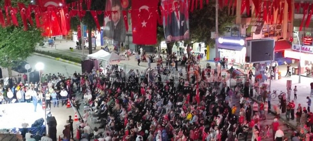 15 Temmuz destanının 5. yılında Akyazılılar meydanı doldurdu