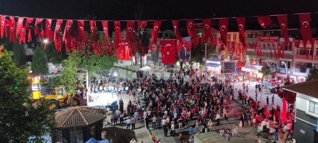 15 Temmuz destanının 5. yılında Akyazılılar meydanı doldurdu
