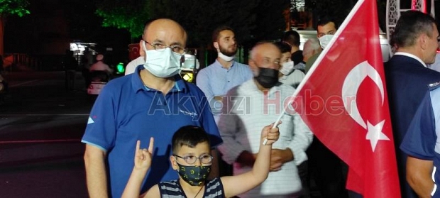 15 Temmuz destanının 5. yılında Akyazılılar meydanı doldurdu