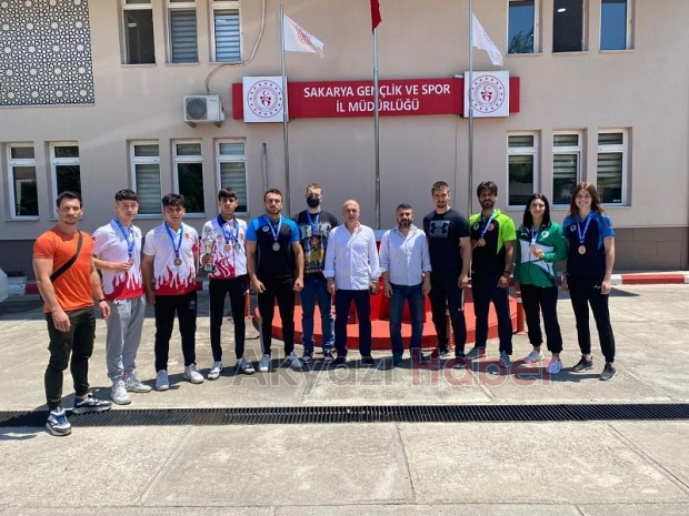 Akyazılı Kickboks'cular seçmelere damga vurdu