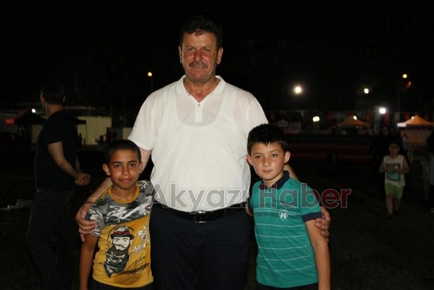 Akyazı çocuk şenliğinde çocuklar doyasıya eğlendi