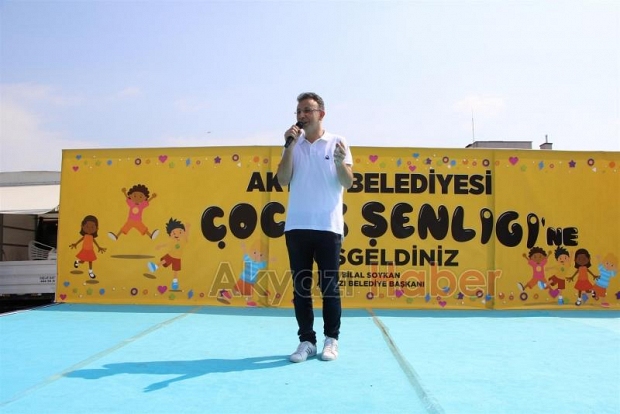 Akyazı çocuk şenliğinde çocuklar doyasıya eğlendi