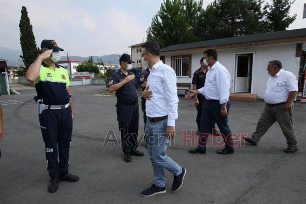 İlçe protokolü görev başındaki personel ile bayramlaştı