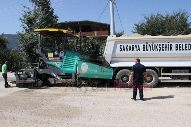 Büyükşehir Pazarköy'de sıcak asfalta başladı