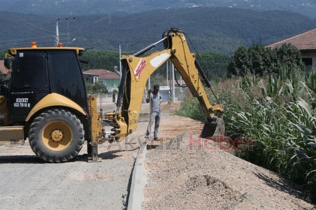 Büyükşehir Pazarköy'de sıcak asfalta başladı