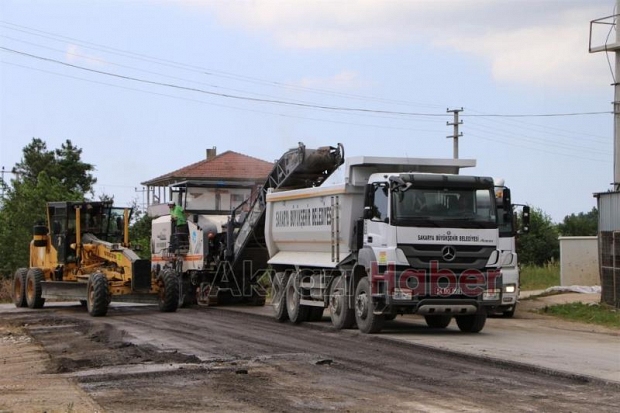 Büyükşehir Pazarköy'de sıcak asfalta başladı