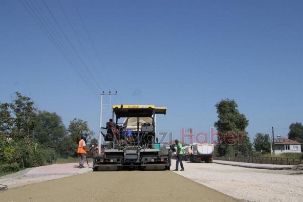 Büyükşehir Pazarköy'de sıcak asfalta başladı