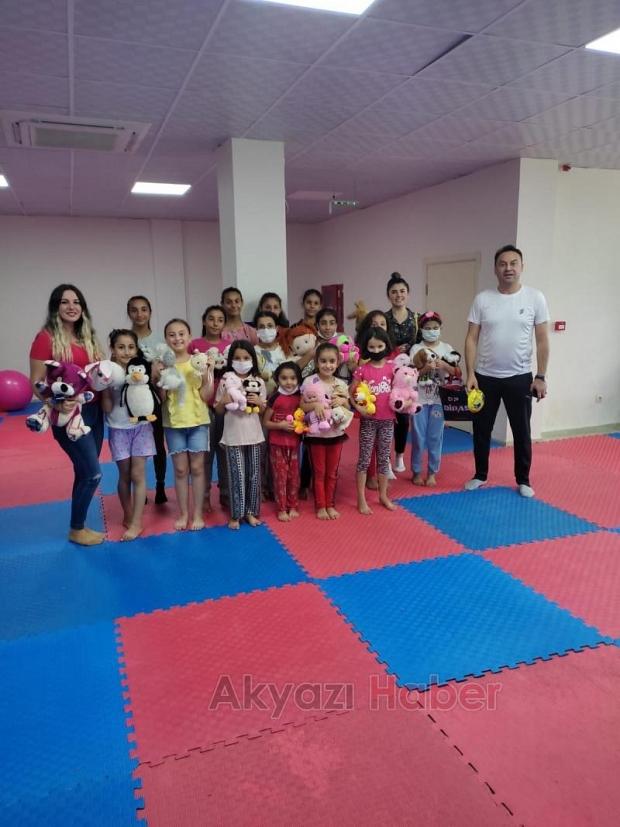 Bağışlanan oyuncaklar çocuklara gönderildi