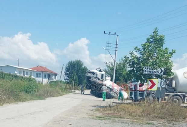 Beton mikseri devrildi