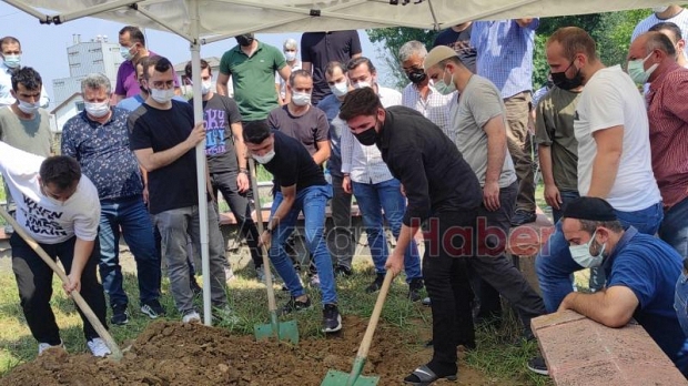 Korona nedeniyle hayatını kaybetti