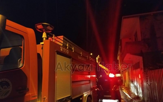 Akyazı'da fabrikada yangın