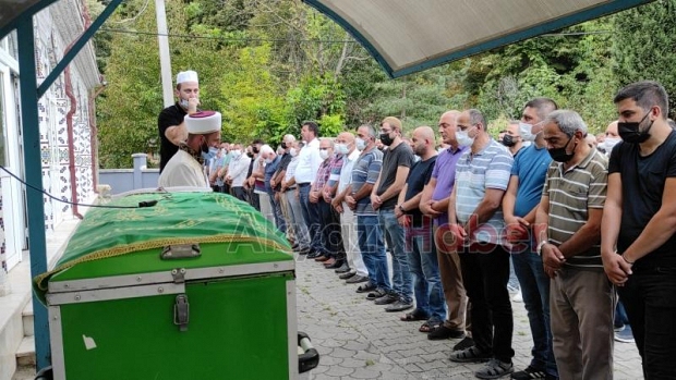 39 yaşındaki Mehmet öğretmen toprağa verildi