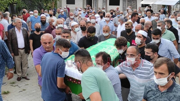 39 yaşındaki Mehmet öğretmen toprağa verildi