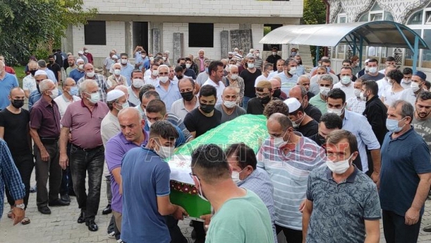 39 yaşındaki Mehmet öğretmen toprağa verildi