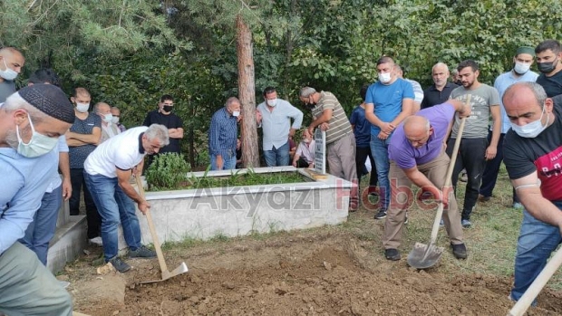 39 yaşındaki Mehmet öğretmen toprağa verildi