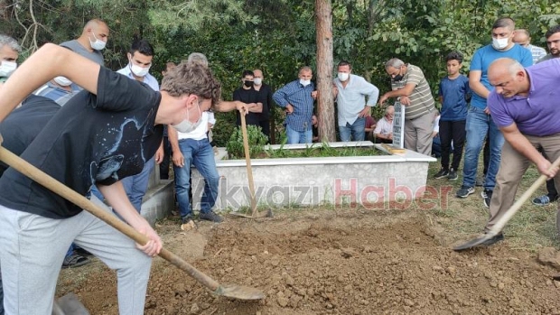 39 yaşındaki Mehmet öğretmen toprağa verildi