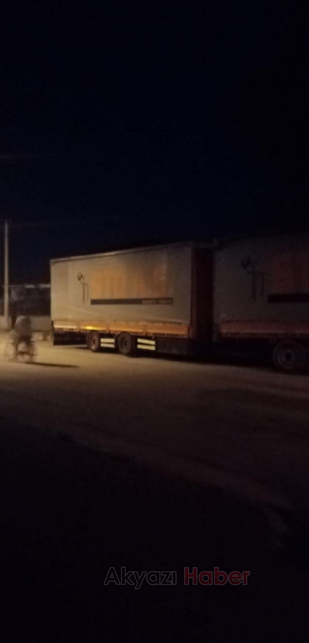 Cadde tır parkına döndü