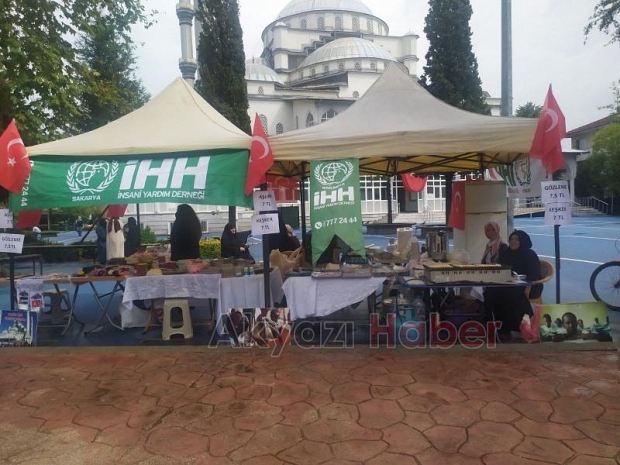 Akyazı'da yetim çocukları yararına kermes açıldı