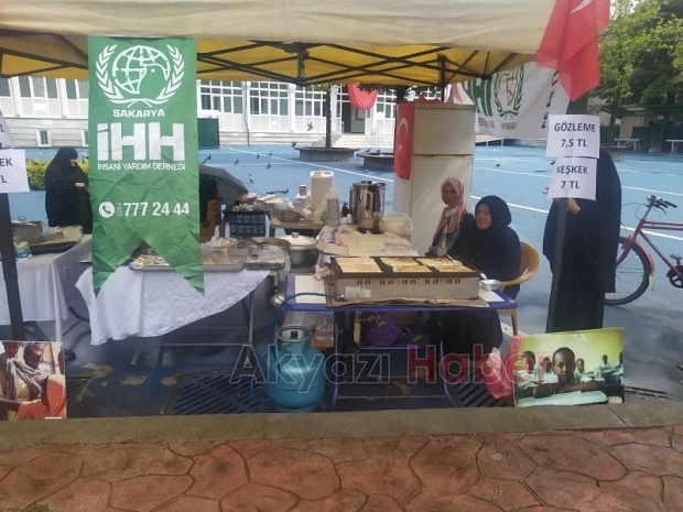 Akyazı'da yetim çocukları yararına kermes açıldı