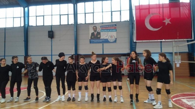 Voleybol Müsabakalarında ilk maçlar oynandı
