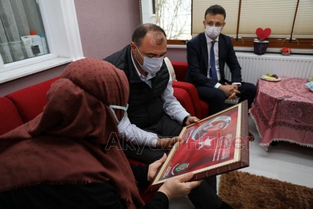 Vali Kaldırım Akyazı'da ziyaretlerde bulundu