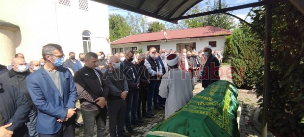  İrfan Özmert toprağa verildi
