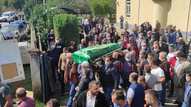  İrfan Özmert toprağa verildi