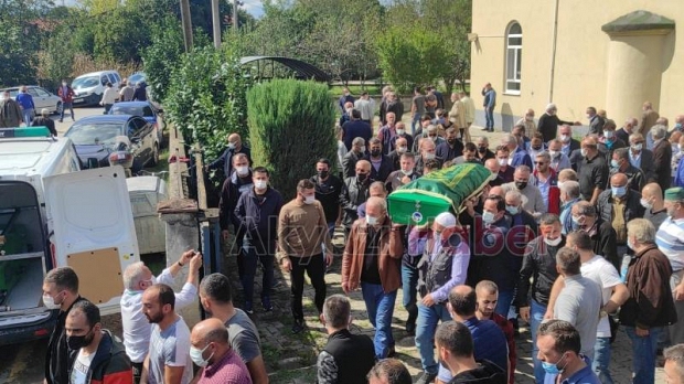  İrfan Özmert toprağa verildi