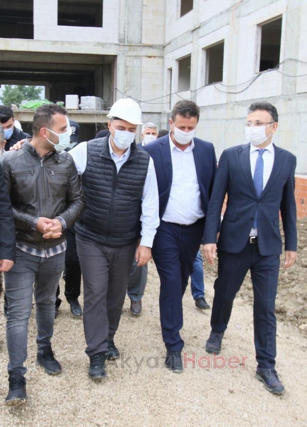 Vali Kaldırım Muhtarın davetini kırmadı evine misafir oldu
