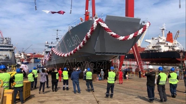 Yerli imkanlarla üretilen çıkarma gemisi, Tuzla’da denize indirildi