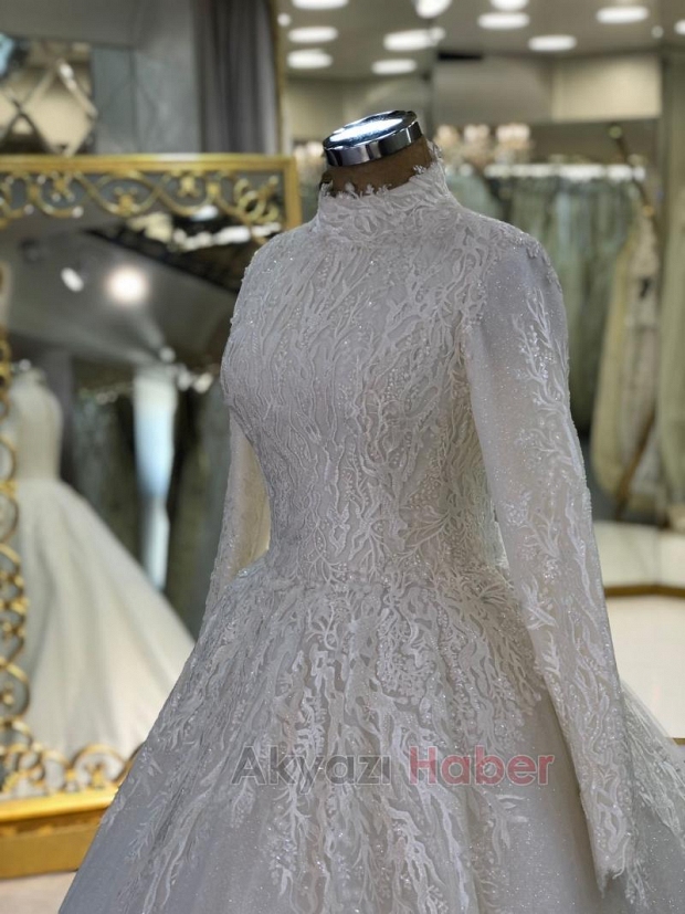Gelinliklerde Büyük Kristal Zarina indirimi başladı