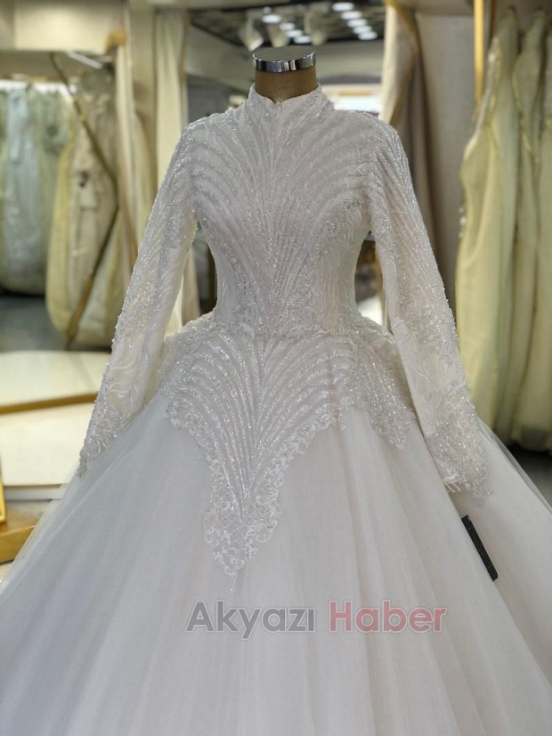 Gelinliklerde Büyük Kristal Zarina indirimi başladı