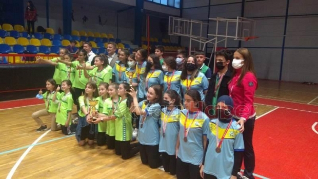 Akyazıda voleybol şöleni