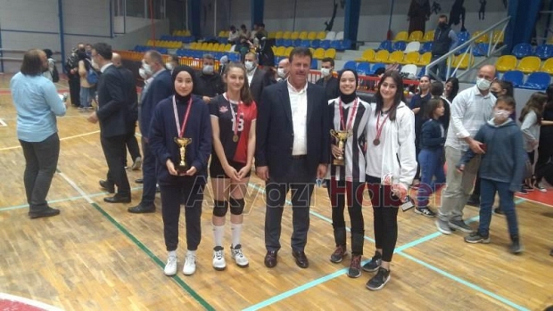 Akyazıda voleybol şöleni