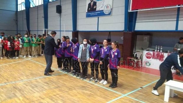 Akyazıda voleybol şöleni