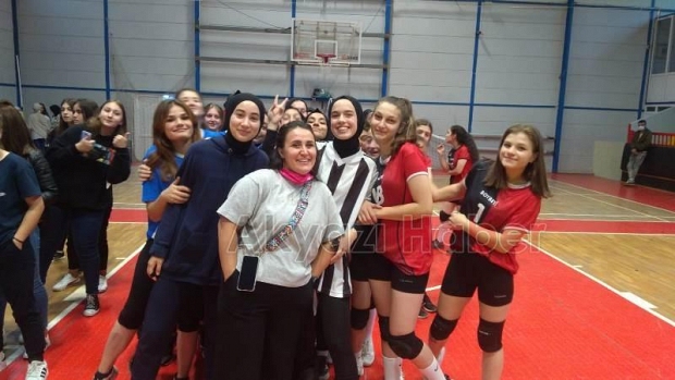 Akyazıda voleybol şöleni